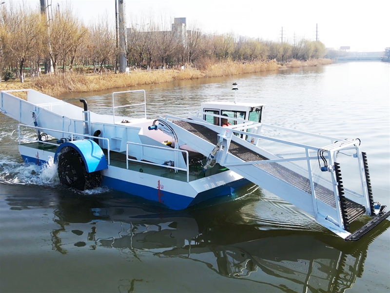 全自動(dòng)水上除草船